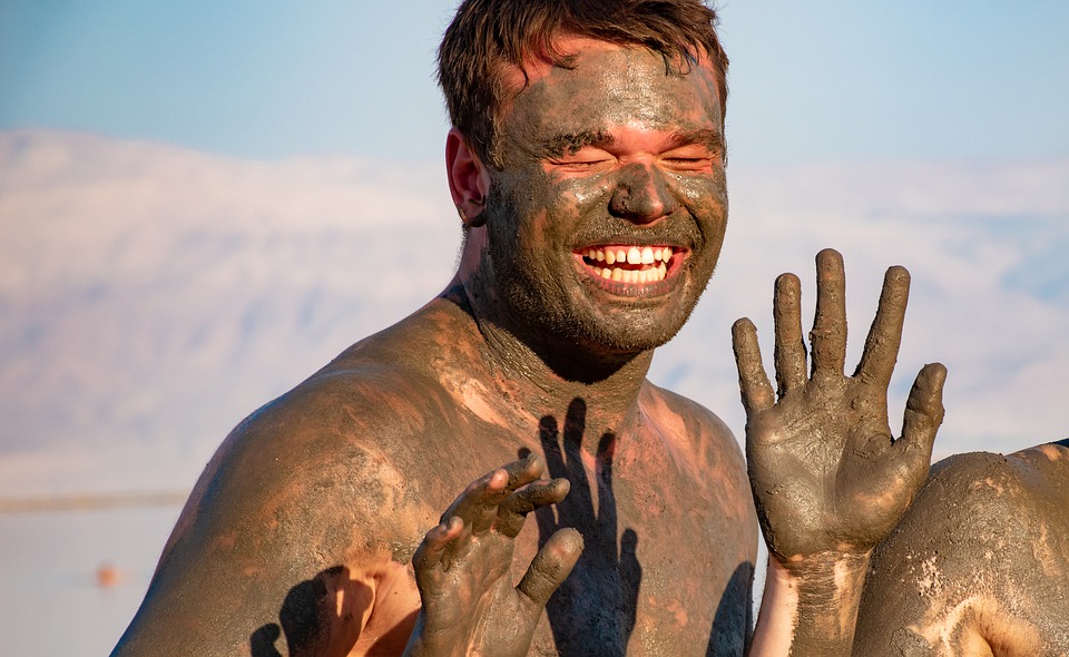 Modder van de Dode Zee, de natuurlijke scrub